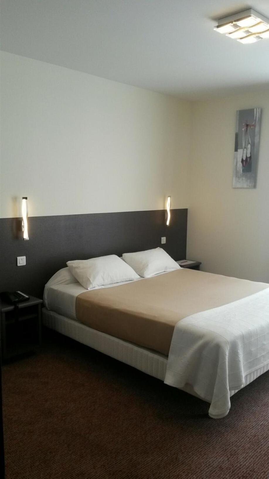 דול Hotel De La Cloche מראה חיצוני תמונה