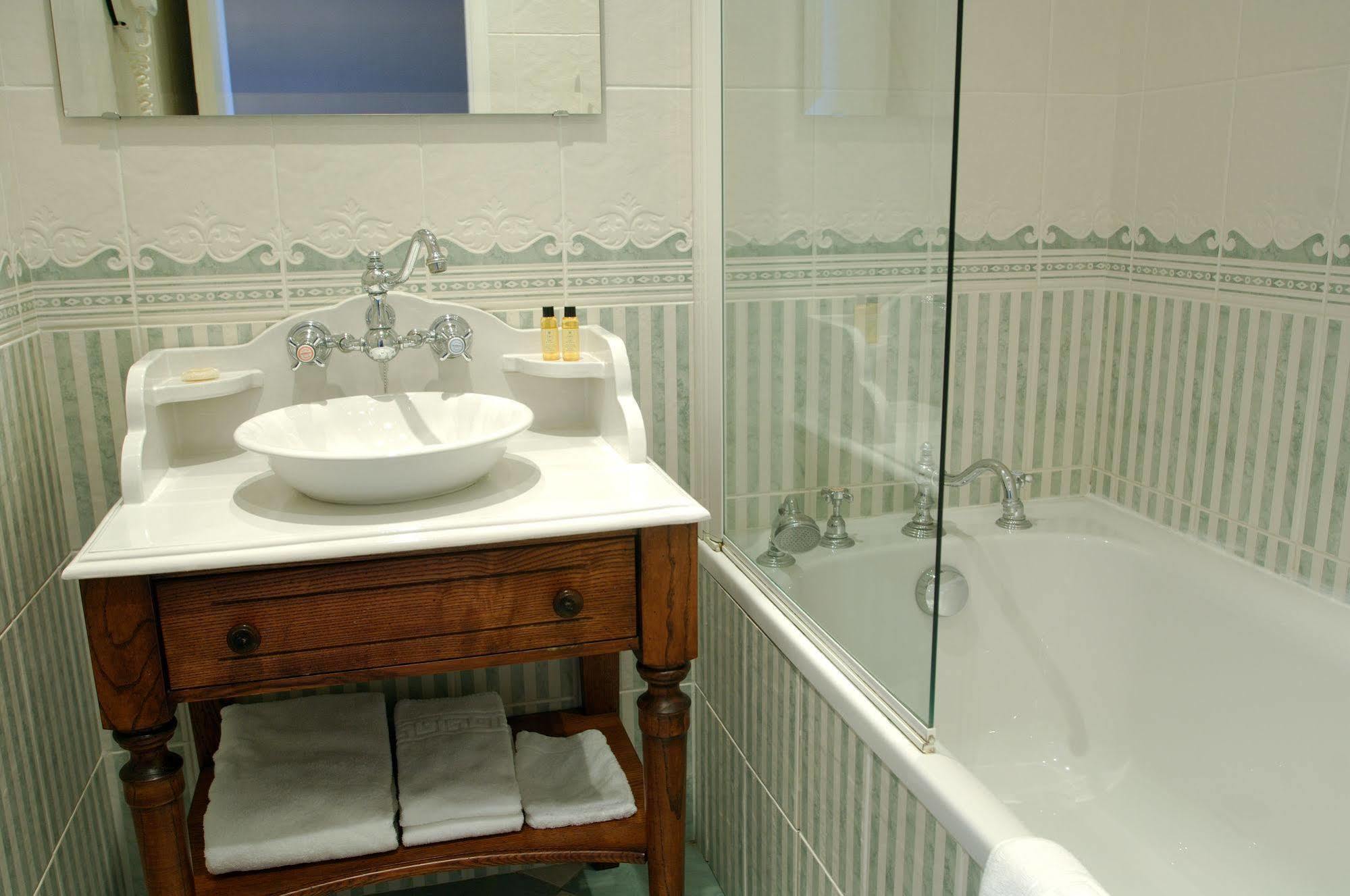 דול Hotel De La Cloche מראה חיצוני תמונה