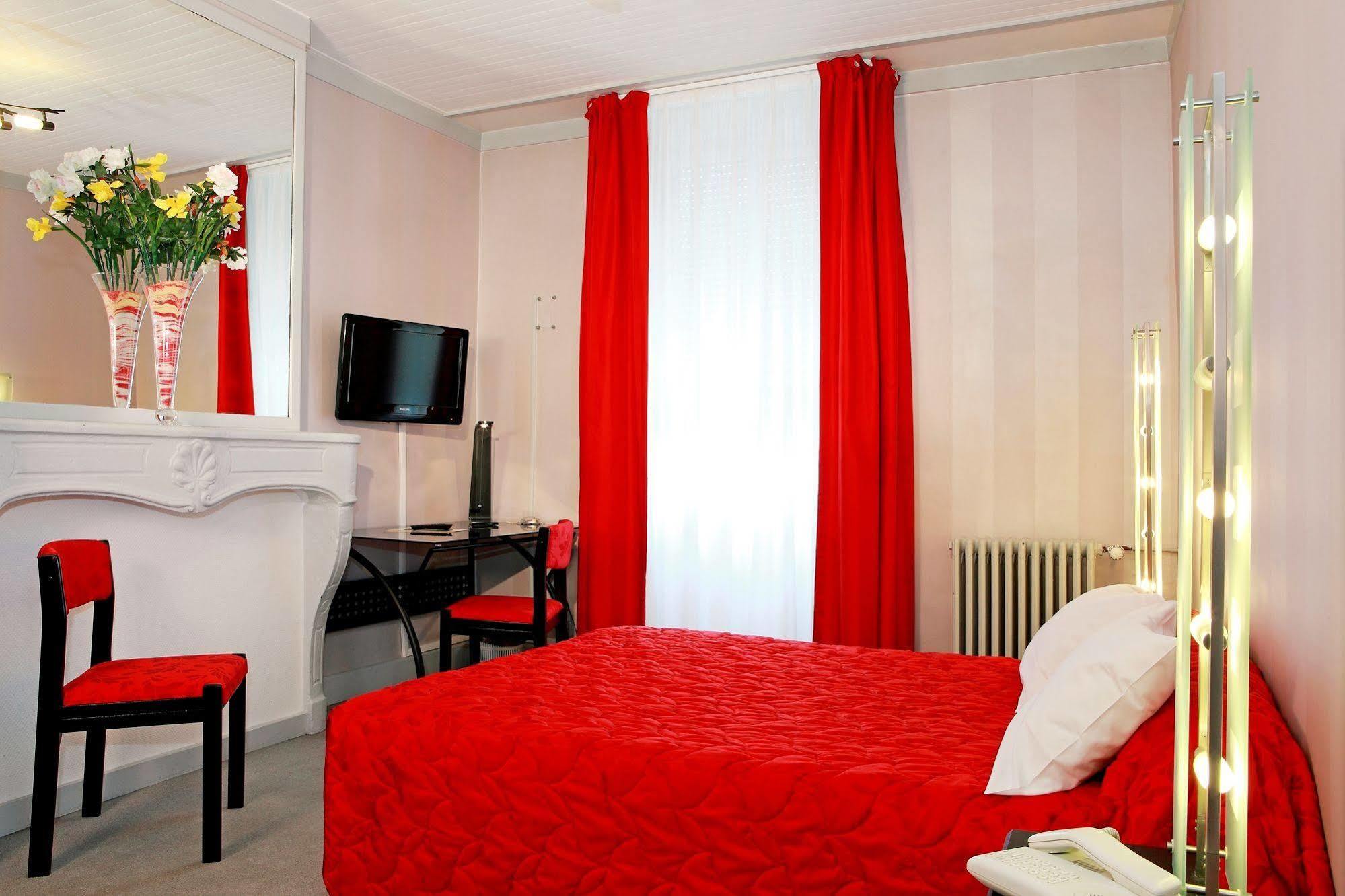 דול Hotel De La Cloche מראה חיצוני תמונה