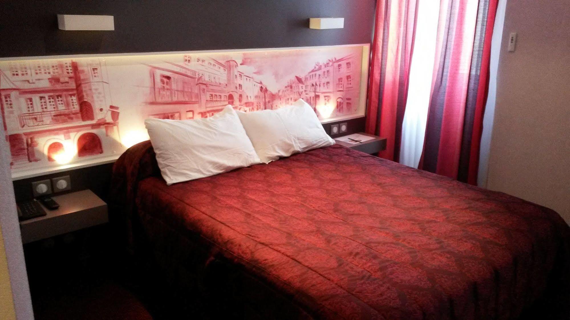 דול Hotel De La Cloche מראה חיצוני תמונה