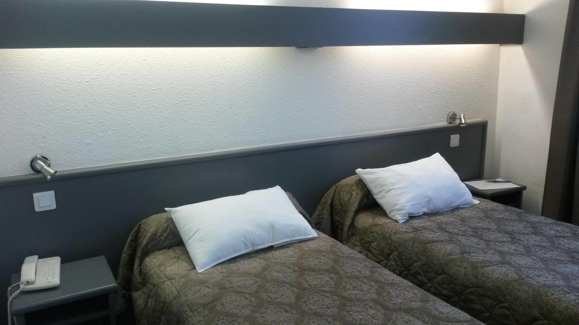 דול Hotel De La Cloche מראה חיצוני תמונה