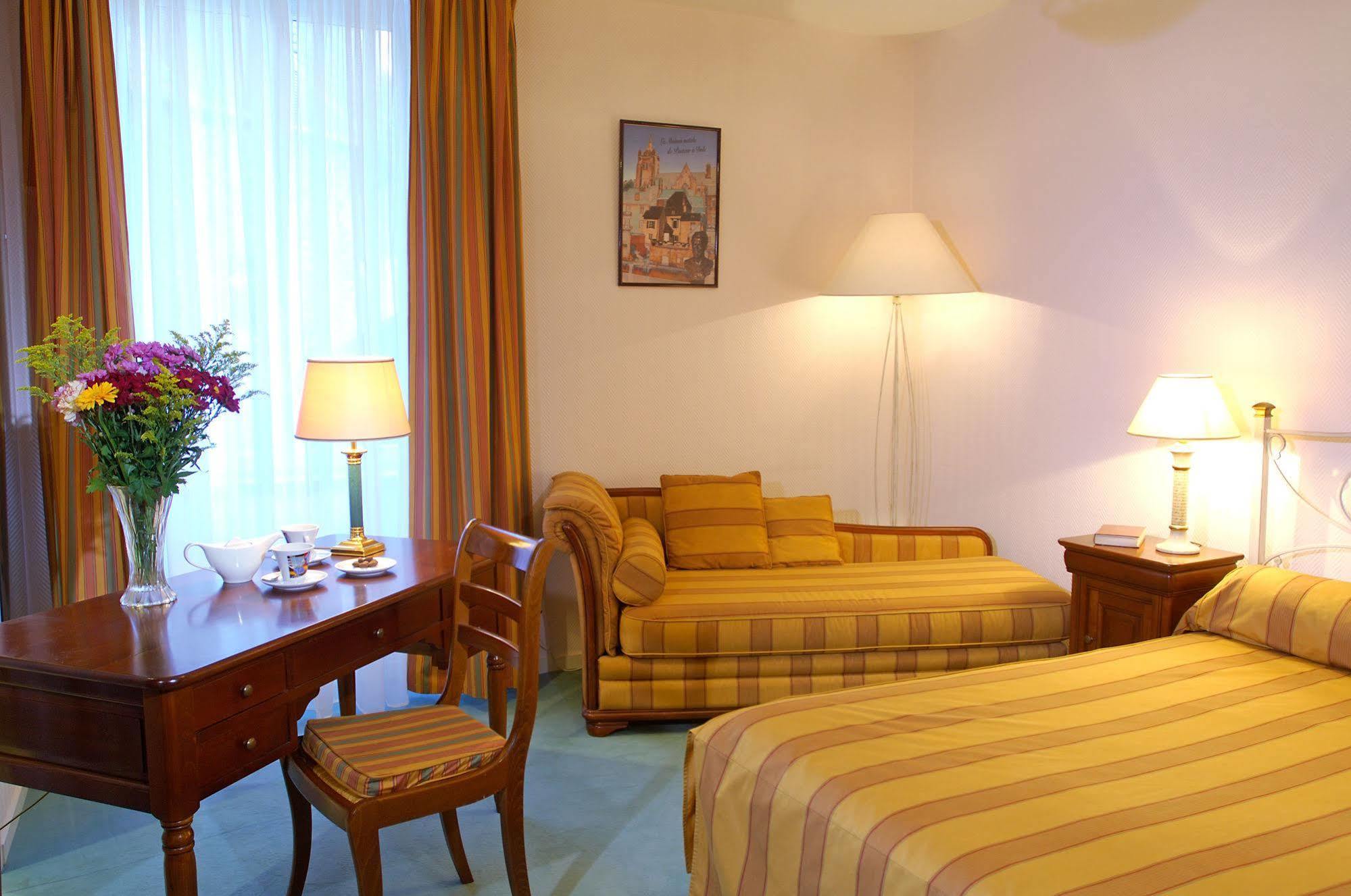 דול Hotel De La Cloche מראה חיצוני תמונה